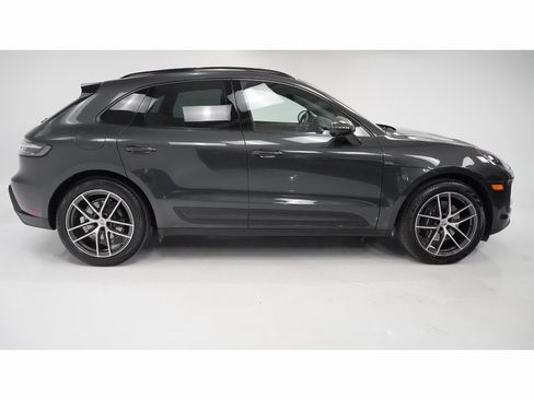 Used 2025 Porsche Macan image 9