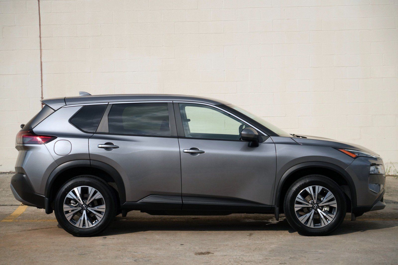 Used 2023 Nissan Rogue SV FWD image 43