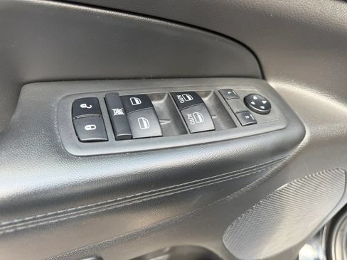 Used 2019 Jeep Grand Cherokee Limited AWD/4WD image 25