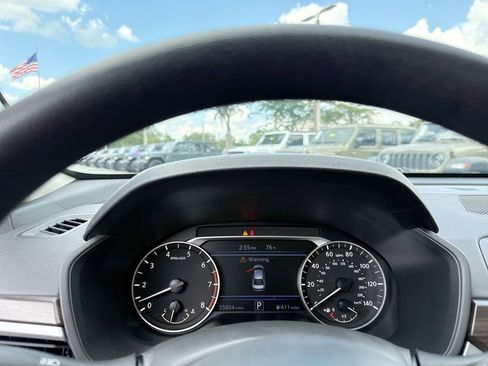 Used 2024 Nissan Altima 2.5 SV FWD image 19