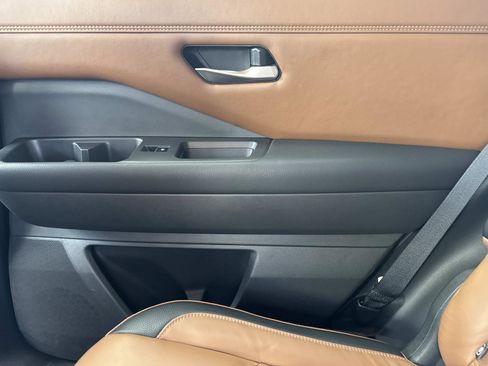 Used 2023 Nissan Pathfinder Platinum image 14