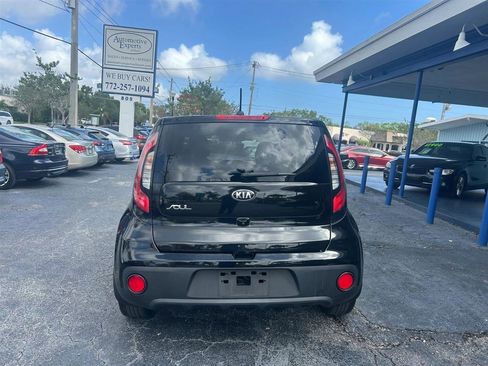 Used 2019 Kia Soul FWD image 3