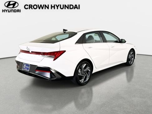 Certified 2025 Hyundai Elantra Limited image 5