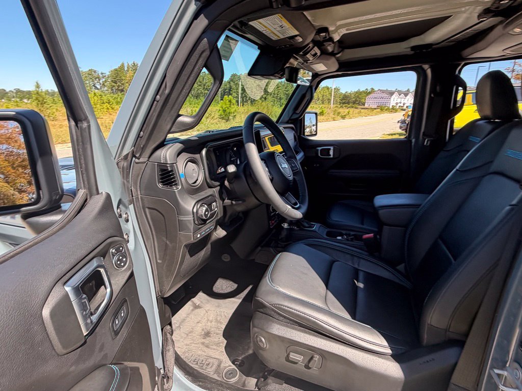 Used 2024 Jeep Wrangler Unlimited Rubicon 4xe AWD/4WD image 33