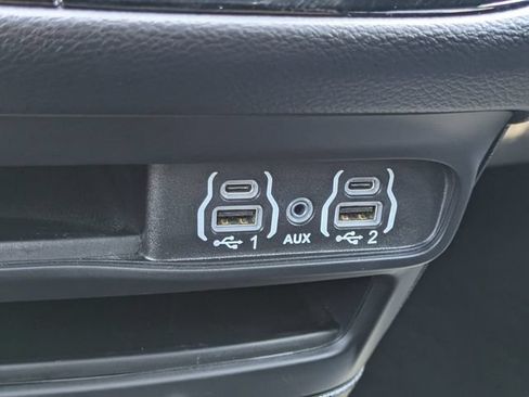 Used 2025 Chrysler Voyager LX FWD image 33