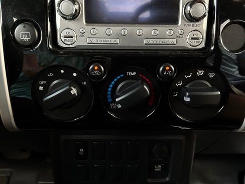 Used 2013 Toyota FJ Cruiser 4WD image 23
