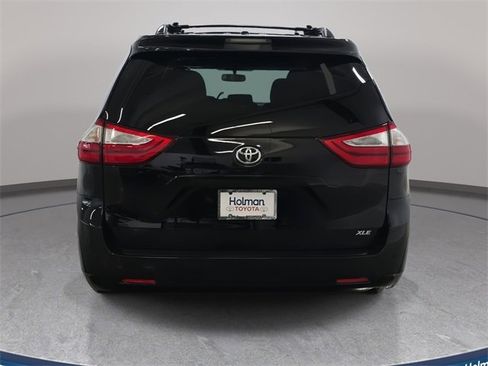 Used 2017 Toyota Sienna XLE Premium image 7