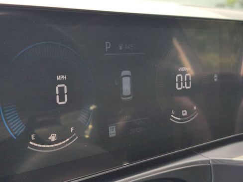 Used 2025 Hyundai Santa Fe SEL FWD image 16