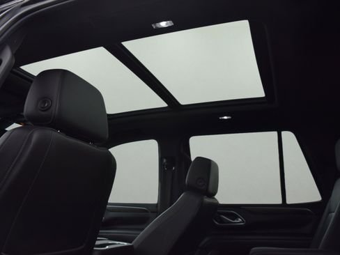 Used 2021 Chevrolet Tahoe Z71 w/ Z71 Signature Package image 12