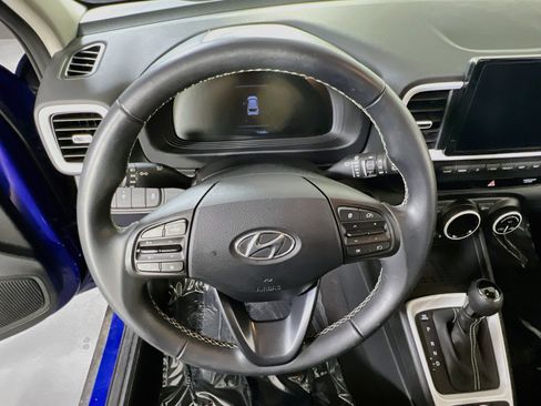 Used 2023 Hyundai Venue Limited w/ Cargo Package FWD image 11