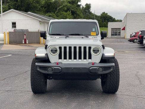 Used 2018 Jeep Wrangler Unlimited Sahara AWD/4WD image 2