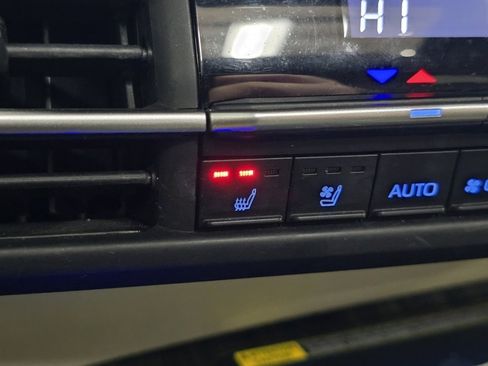 Used 2022 Toyota Sienna Platinum image 8