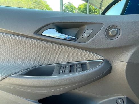 Used 2017 Chevrolet Cruze LT w/ Convenience Package image 6