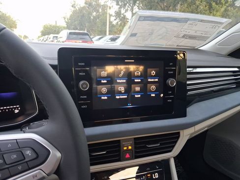 New 2026 Volkswagen Jetta SE FWD image 9
