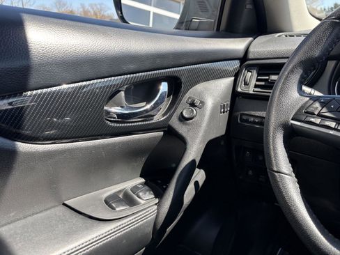 Used 2018 Nissan Rogue SL image 13