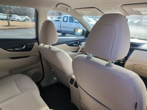 Used 2017 Nissan Rogue SV w/ SV Premium Package image 21