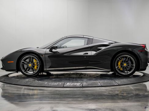 Used 2018 Ferrari 488 Spider RWD image 10