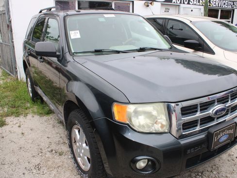 Used 2009 Ford Escape XLT AWD/4WD image 7