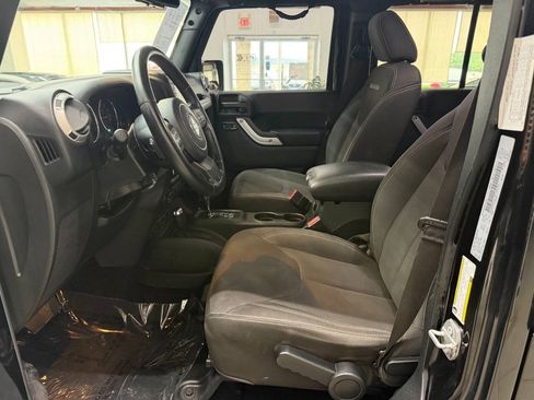 Used 2017 Jeep Wrangler Unlimited Sahara w/ Dual Top Group AWD/4WD image 11