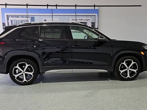 Used 2025 Volkswagen Tiguan SE FWD image 9