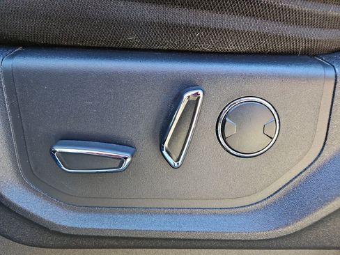 Used 2017 Ford F150 XLT w/ Equipment Group 302A Luxury AWD/4WD image 21