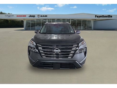 Used 2024 Nissan Rogue SV w/ SV Premium Package image 8