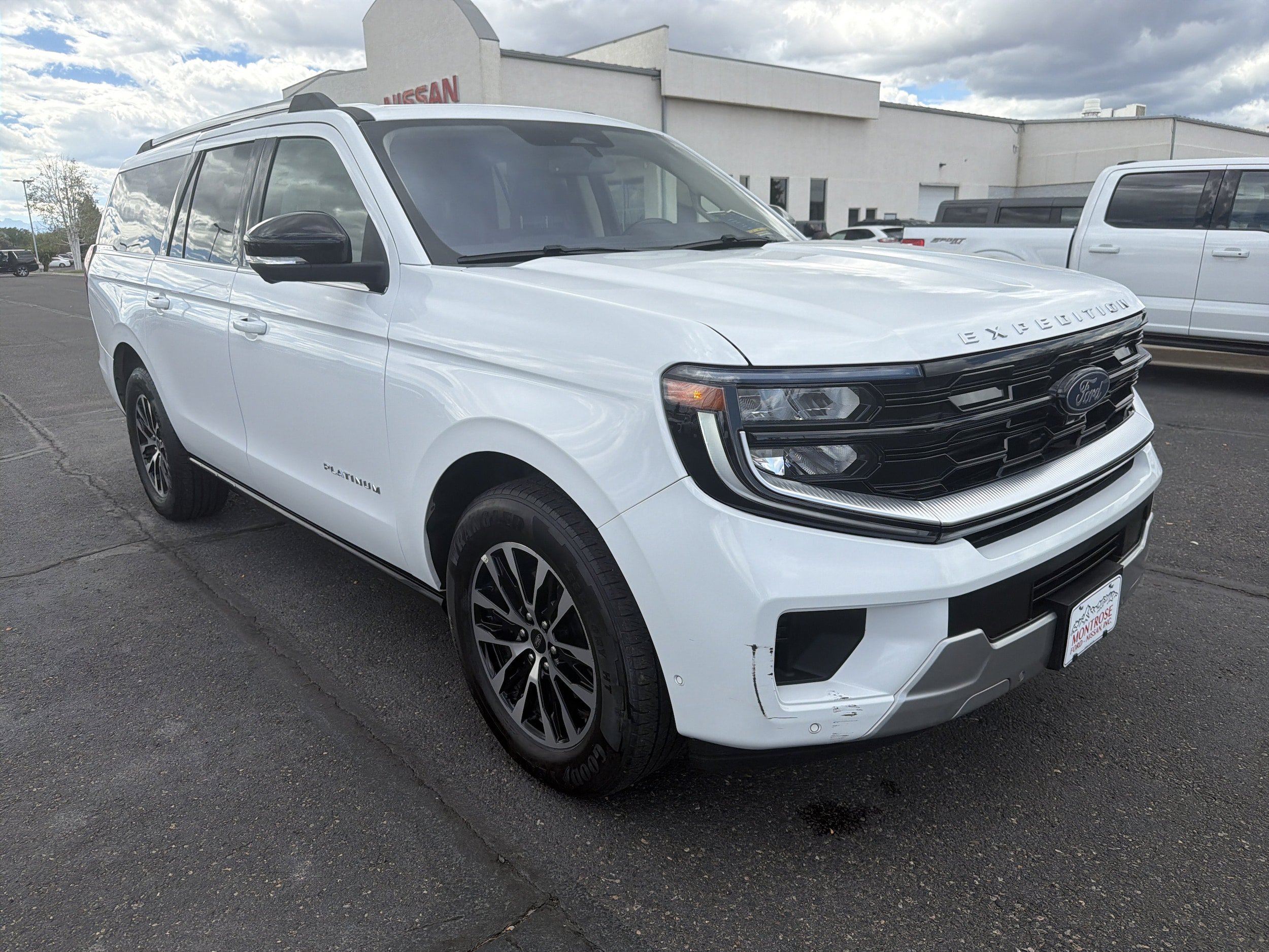 Used 2025 Ford Expedition Max Platinum AWD/4WD image 3