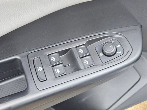 Used 2023 Volkswagen Taos SE w/ Panoramic Sunroof Package AWD/4WD image 24