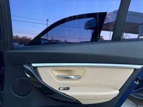 Used 2018 BMW 330i Sedan w/ Convenience Package image 25