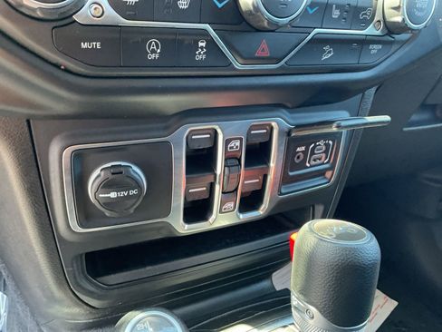 Used 2020 Jeep Wrangler Unlimited Sahara w/ Cold Weather Group AWD/4WD image 25