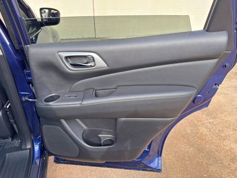 Used 2020 Nissan Pathfinder S FWD image 41