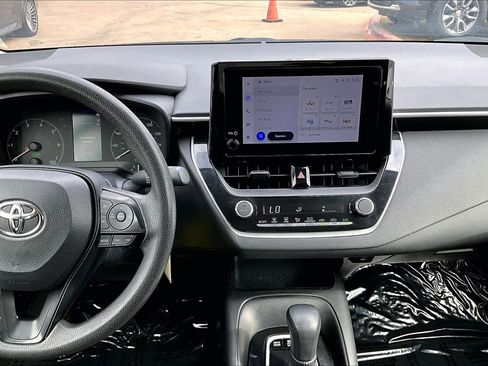Used 2025 Toyota Corolla LE image 7