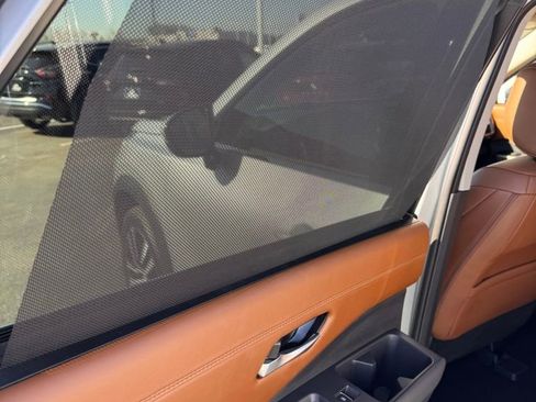 Used 2025 Nissan Pathfinder Platinum w/ Cargo Package image 19