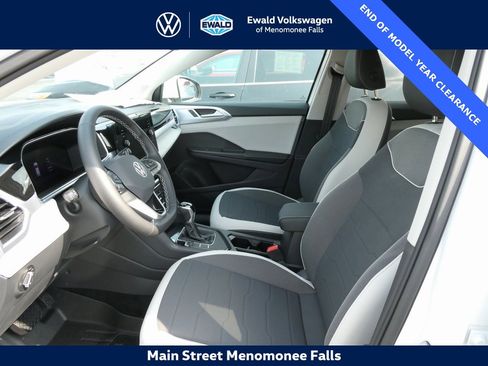 Used 2025 Volkswagen Taos SE image 29