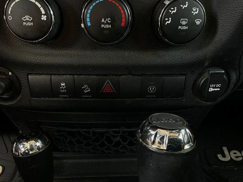 Used 2014 Jeep Wrangler Unlimited Sahara w/ Connectivity Group image 20