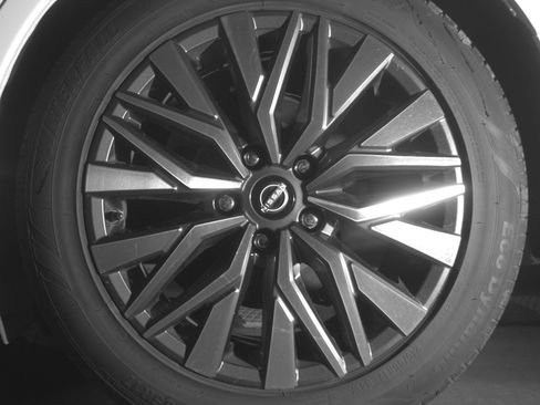 Used 2025 Nissan Altima 2.5 SV FWD image 14