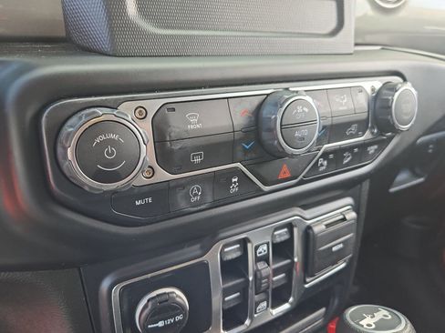 Used 2019 Jeep Wrangler Unlimited Sahara w/ Safety Group image 23