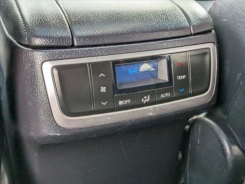 Used 2019 Toyota Highlander SE image 24