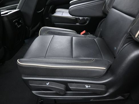Used 2026 Chevrolet Suburban Premier AWD/4WD image 38