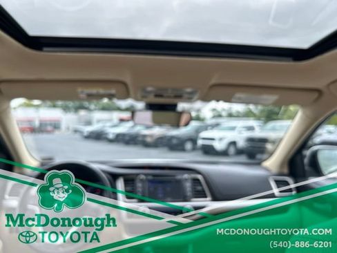 Used 2019 Toyota Highlander XLE FWD image 13