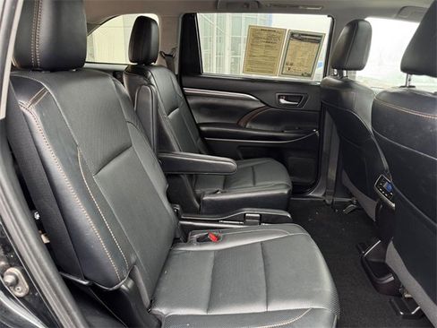 Used 2019 Toyota Highlander Limited image 10