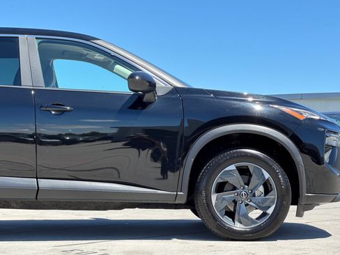Used 2025 Nissan Rogue SV AWD/4WD image 35