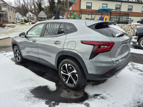 Used 2025 Chevrolet Trax RS w/ Driver Confidence Package image 5