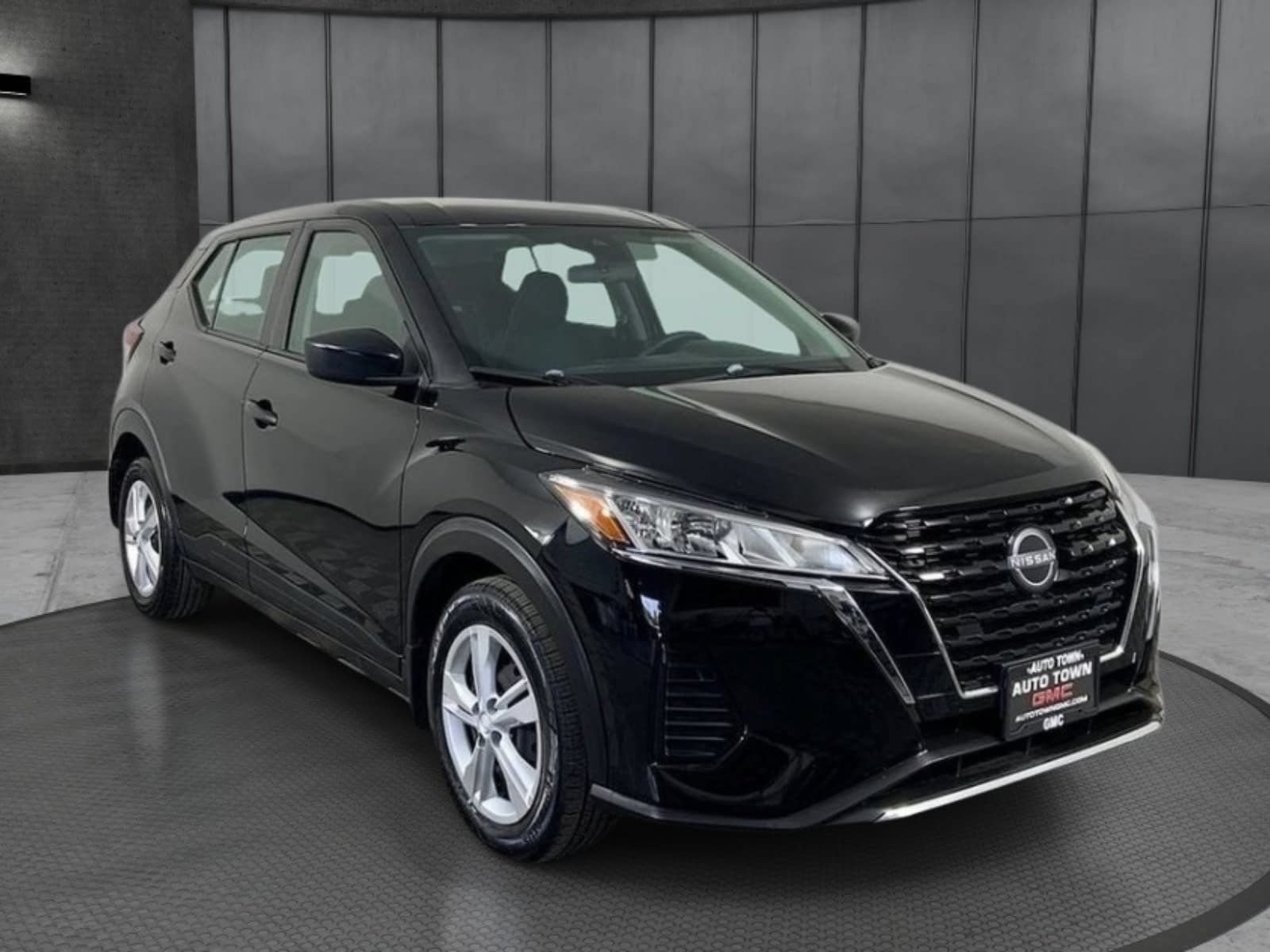 Used 2025 Nissan Kicks Play S FWD image 5