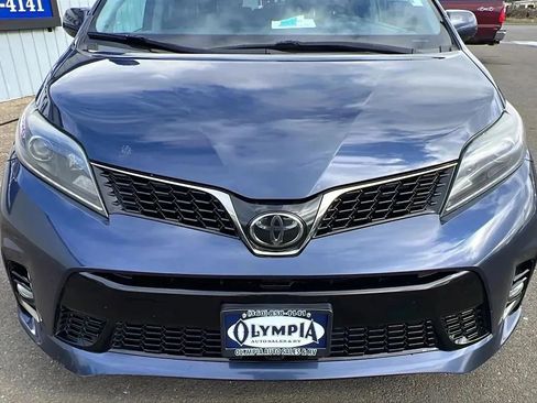 Used 2020 Toyota Sienna SE FWD image 2