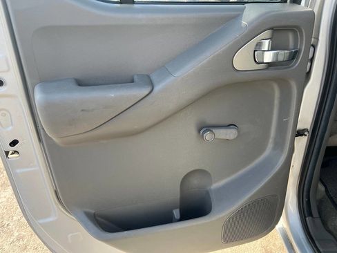 Used 2005 Nissan Frontier SE image 10