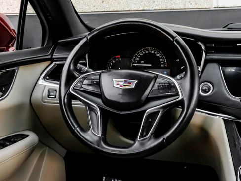 Used 2018 Cadillac XT5 FWD image 19