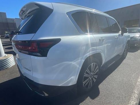 Used 2025 Lexus LX 600 4WD w/ Accessory Package (Z1) image 6