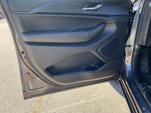 New 2025 Jeep Grand Cherokee Altitude image 11