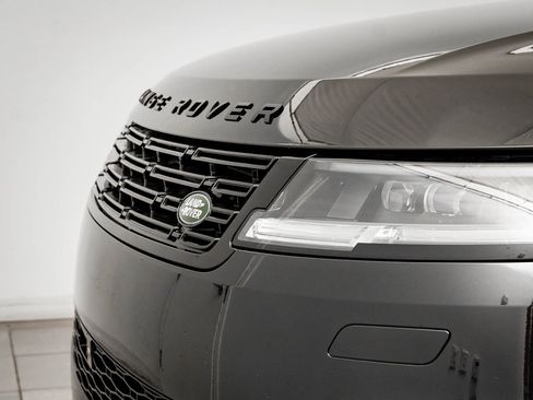 Used 2025 Land Rover Range Rover Sport Dynamic SE image 3